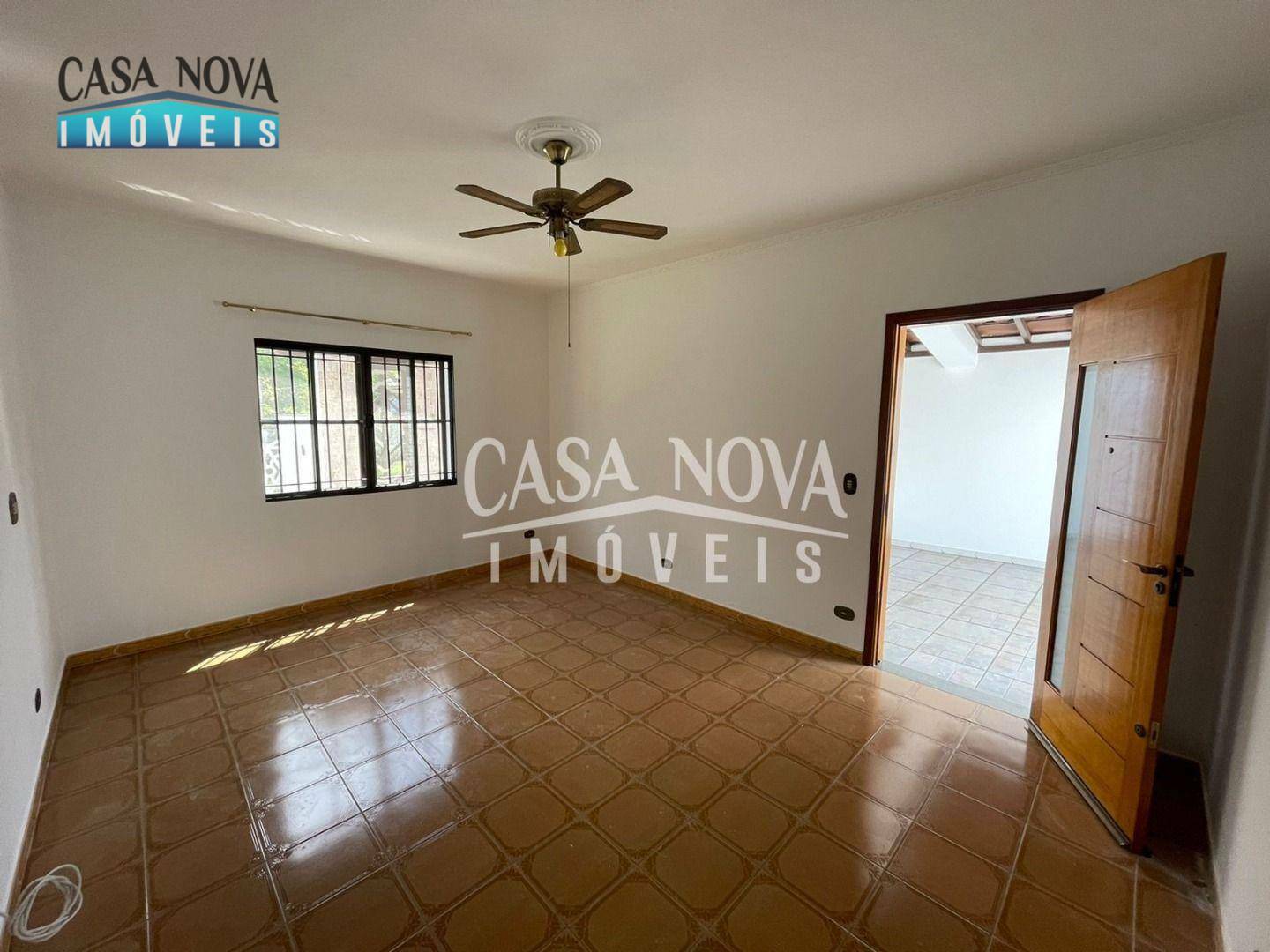 Casa de Condomínio para alugar com 3 quartos, 300m² - Foto 2