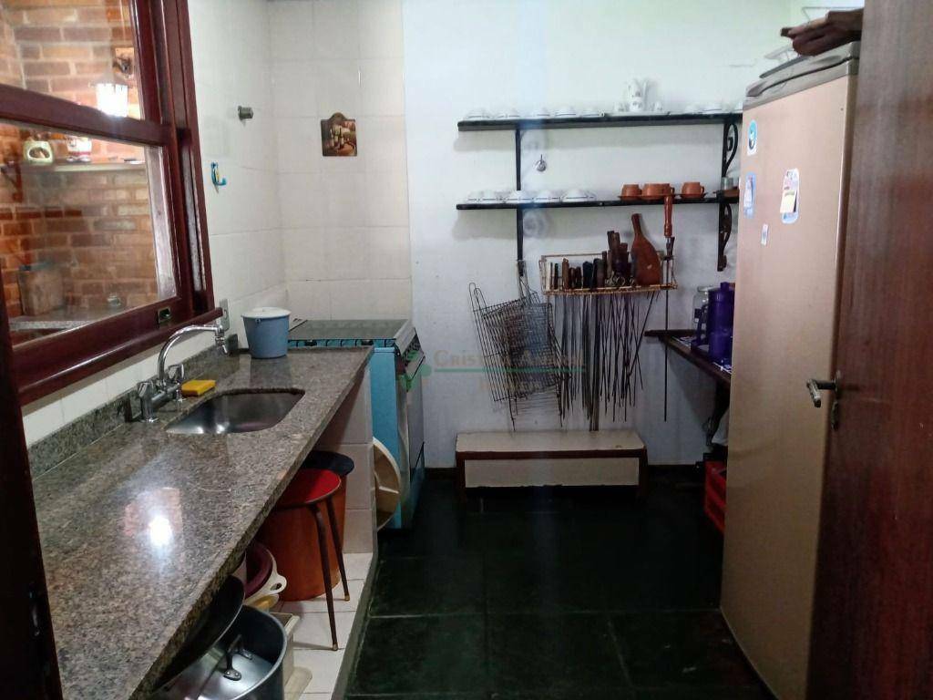 Casa à venda com 3 quartos, 300m² - Foto 15