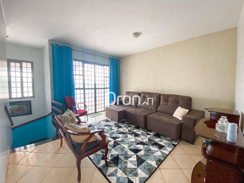 Sobrado à venda com 4 quartos, 360m² - Foto 2