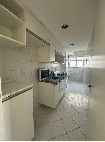 Apartamento à venda com 2 quartos, 70m² - Foto 3