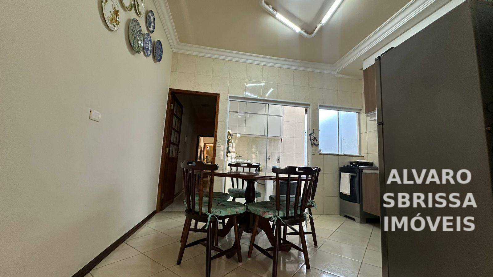 Casa à venda com 3 quartos, 69m² - Foto 2