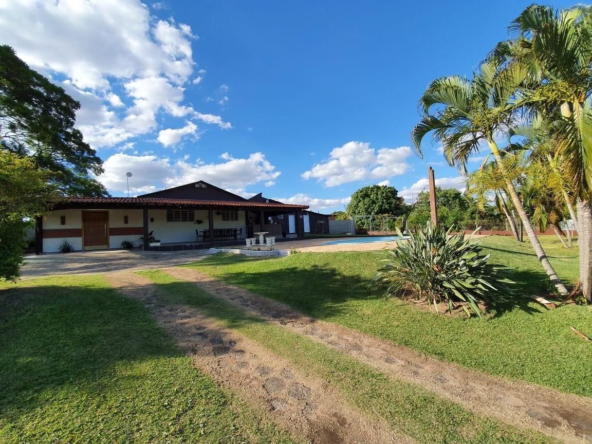 Fazenda à venda com 3 quartos, 500m² - Foto 1