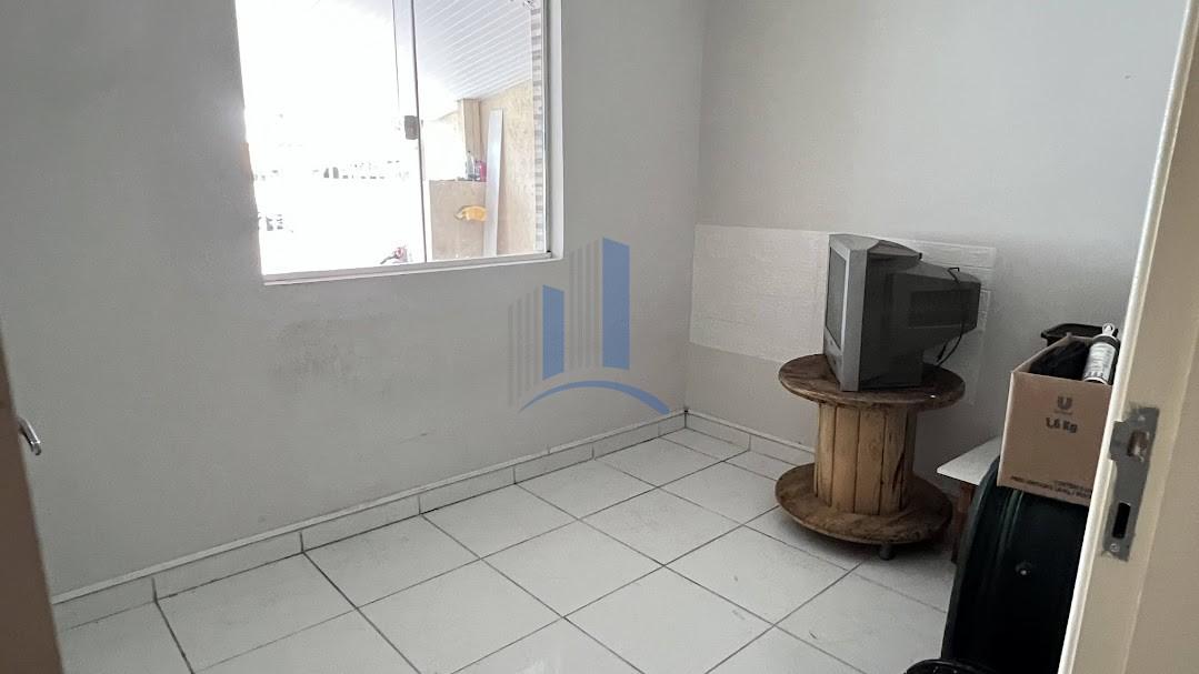 Casa à venda com 3 quartos, 99m² - Foto 13