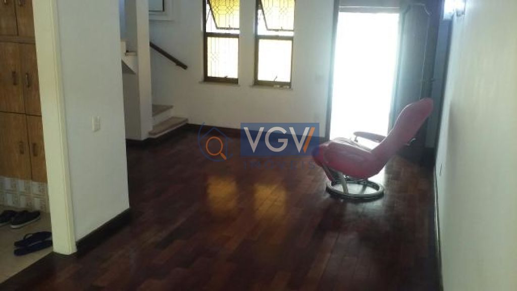 Casa à venda com 3 quartos, 99m² - Foto 1