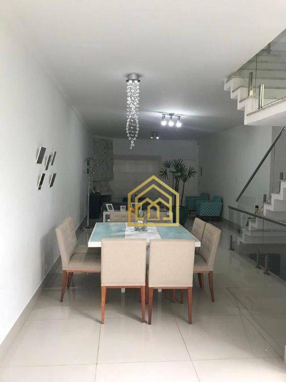 Sobrado à venda com 4 quartos, 312m² - Foto 1