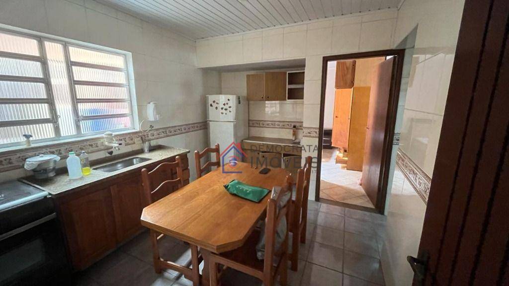 Casa à venda com 3 quartos, 160m² - Foto 4