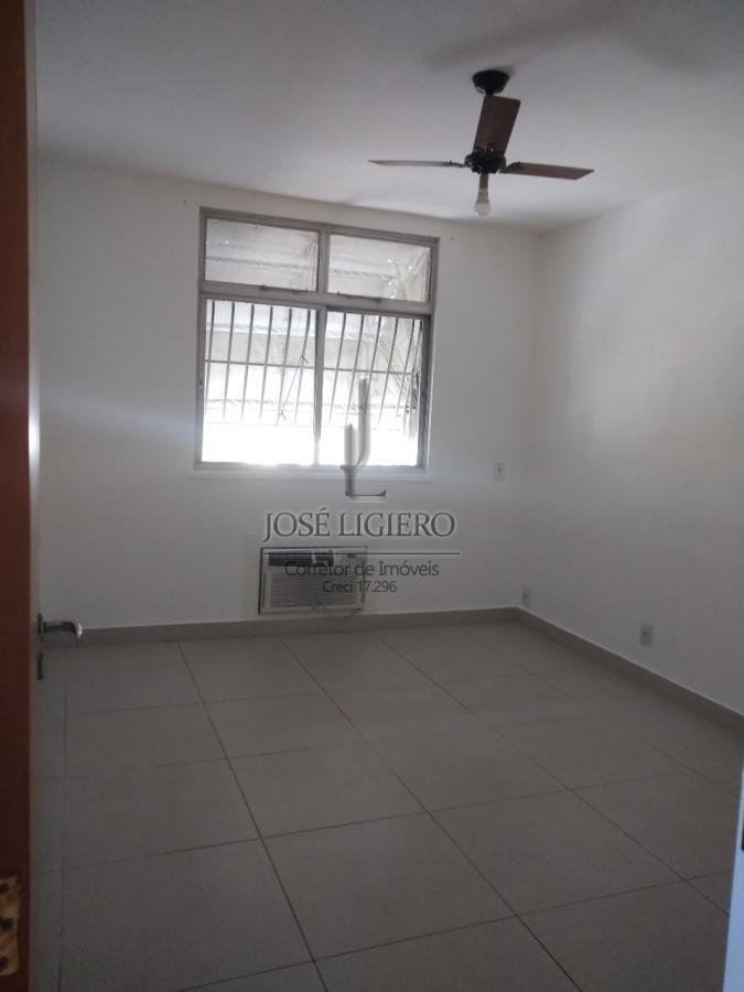 Apartamento à venda com 2 quartos, 75m² - Foto 3