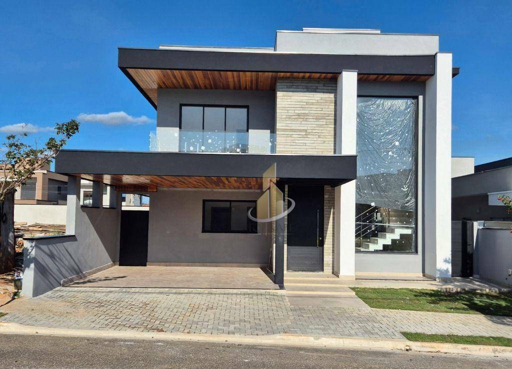 Sobrado à venda com 4 quartos, 256m² - Foto 1