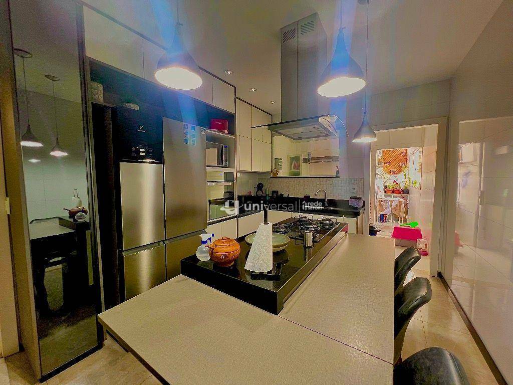 Casa à venda com 4 quartos, 500m² - Foto 1