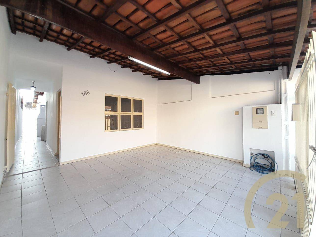 Casa à venda com 2 quartos, 100m² - Foto 2