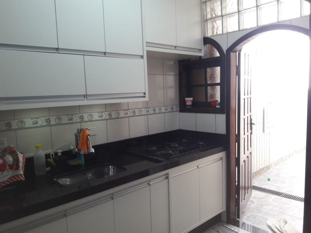 Casa à venda com 4 quartos, 160m² - Foto 11