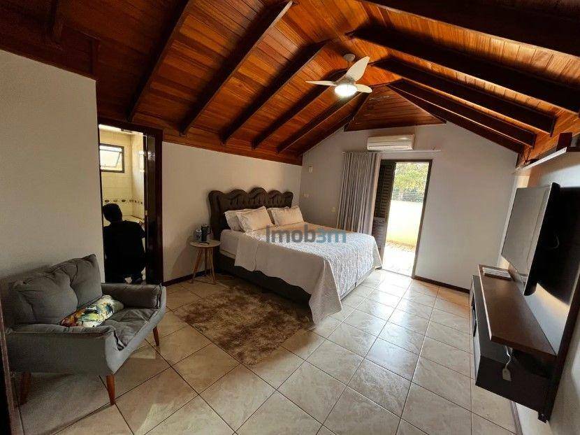 Casa à venda com 5 quartos, 300m² - Foto 32