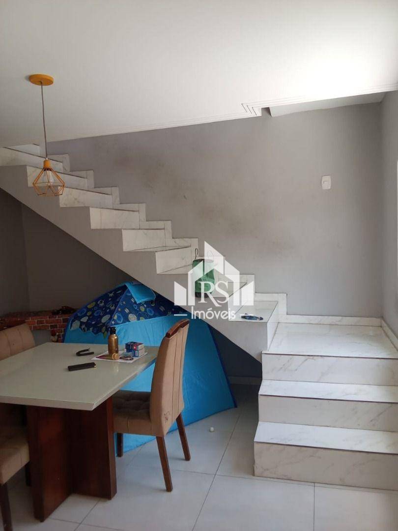 Casa à venda com 4 quartos, 180m² - Foto 2