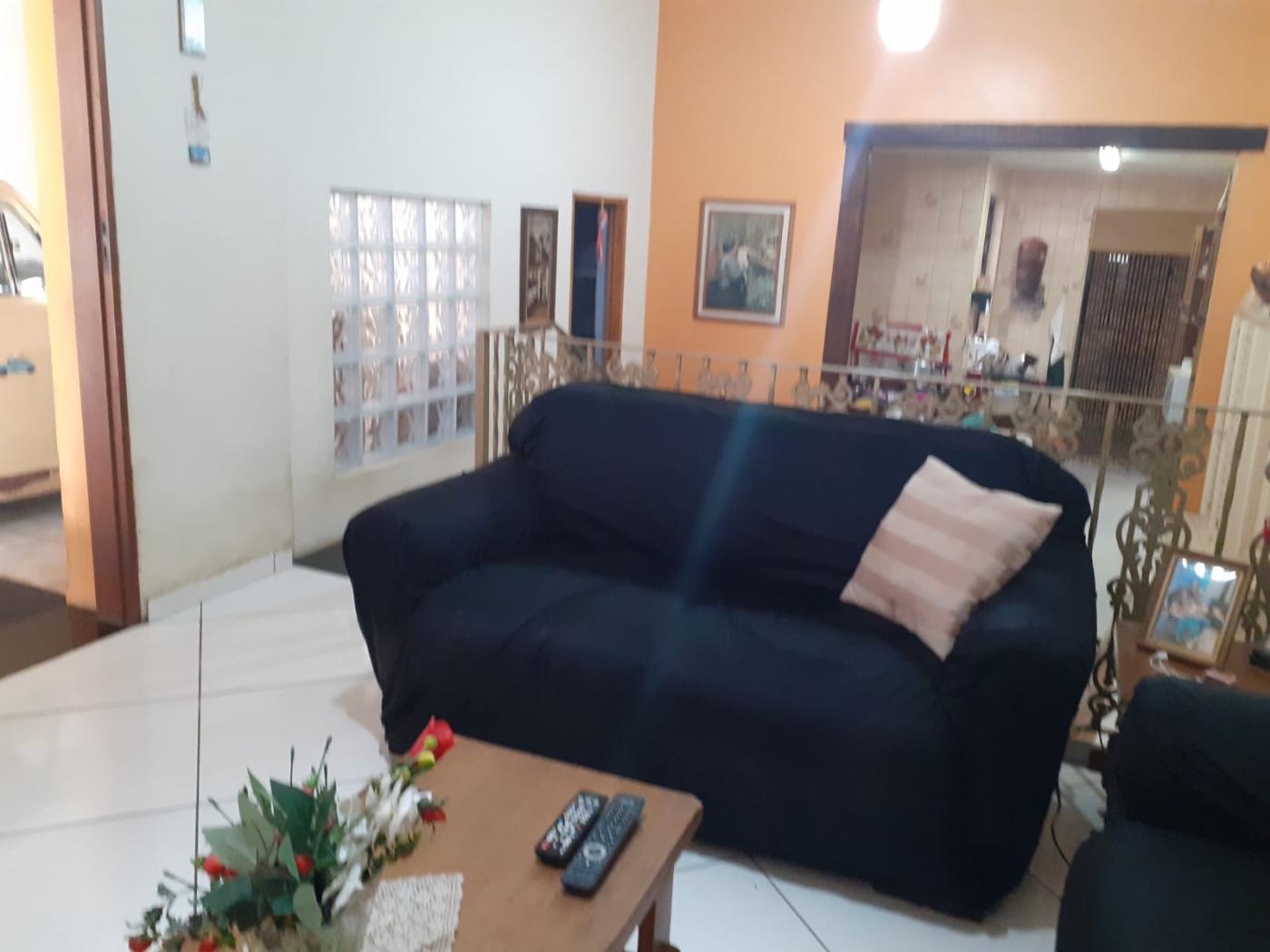 Casa à venda com 4 quartos, 120m² - Foto 1