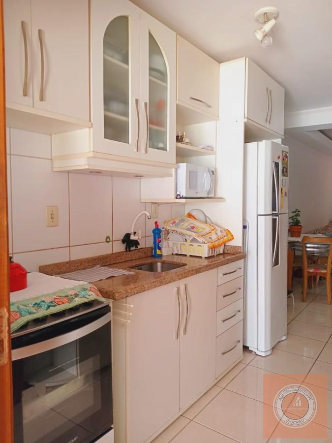 Casa à venda com 2 quartos, 62m² - Foto 2
