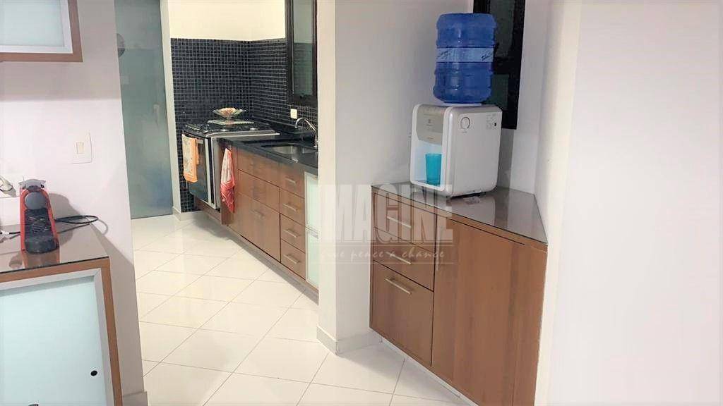 Apartamento à venda com 4 quartos, 198m² - Foto 2