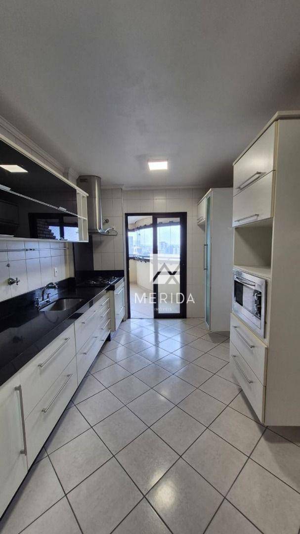 Apartamento para alugar com 3 quartos, 144m² - Foto 12