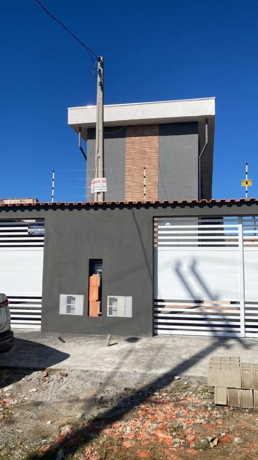 Casa à venda com 2 quartos, 63m² - Foto 1