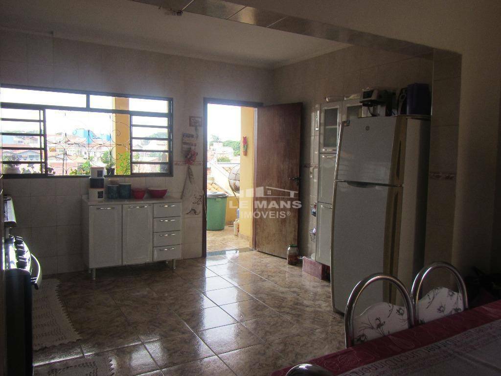 Casa à venda com 3 quartos, 200m² - Foto 18