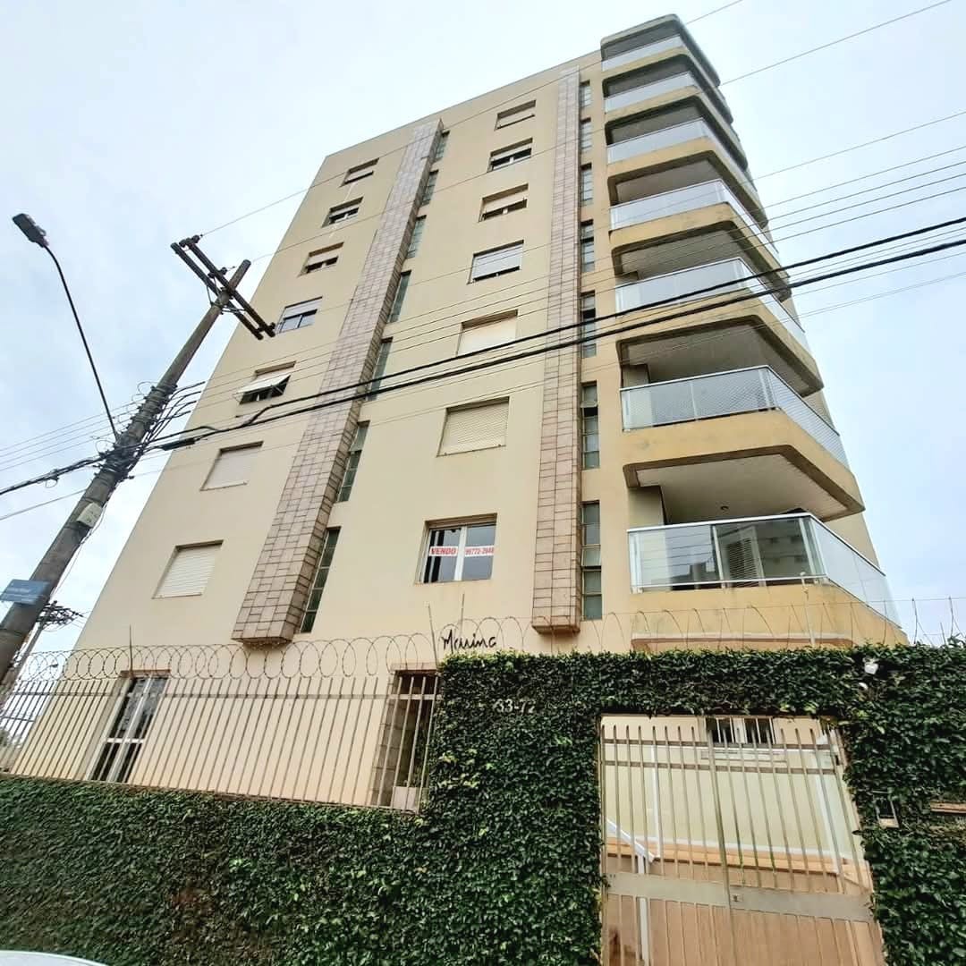 Apartamento à venda com 3 quartos, 140m² - Foto 2