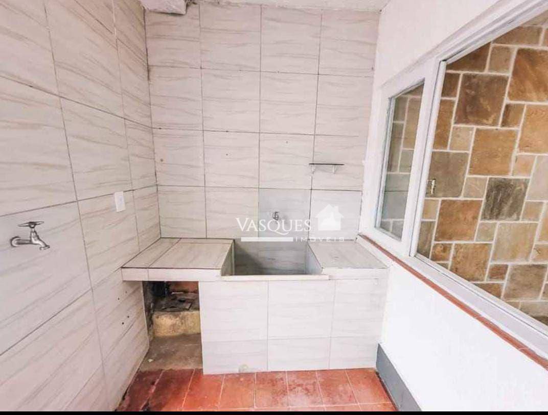 Casa à venda com 2 quartos, 80m² - Foto 11