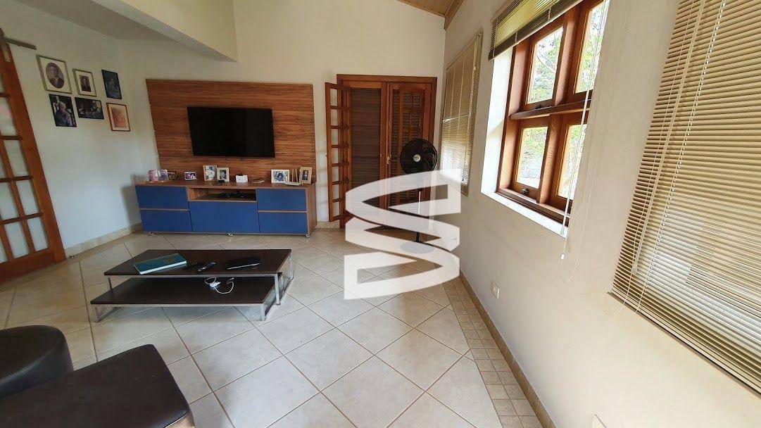 Casa à venda com 5 quartos, 300m² - Foto 4