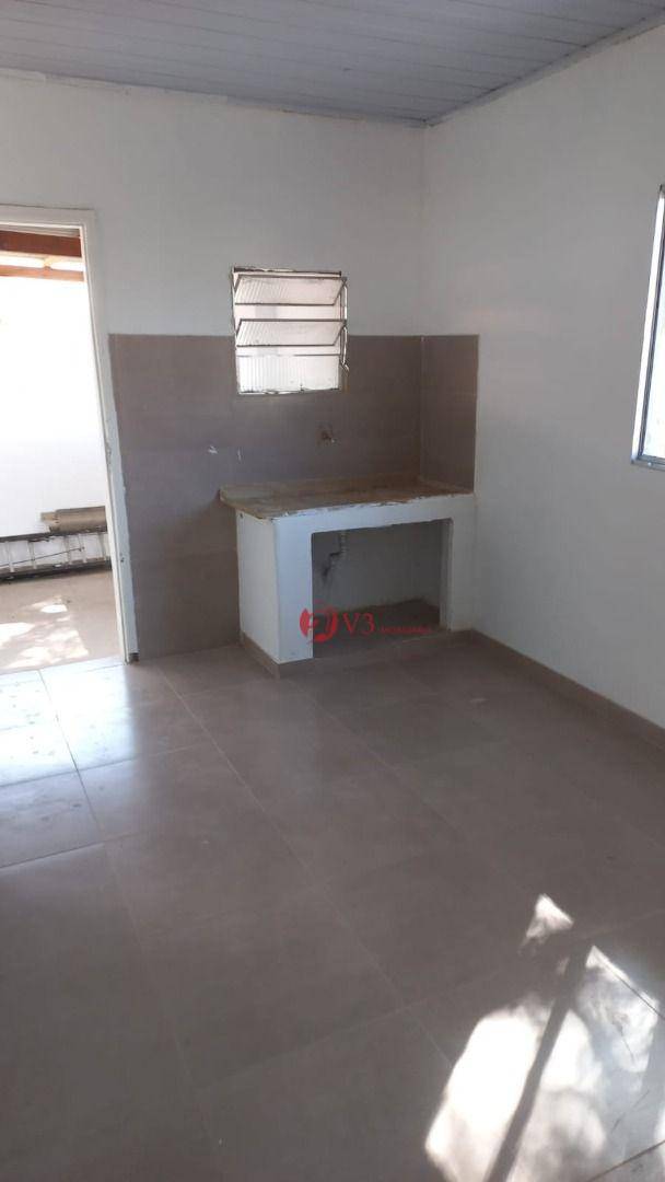 Casa para alugar com 1 quarto, 75m² - Foto 13