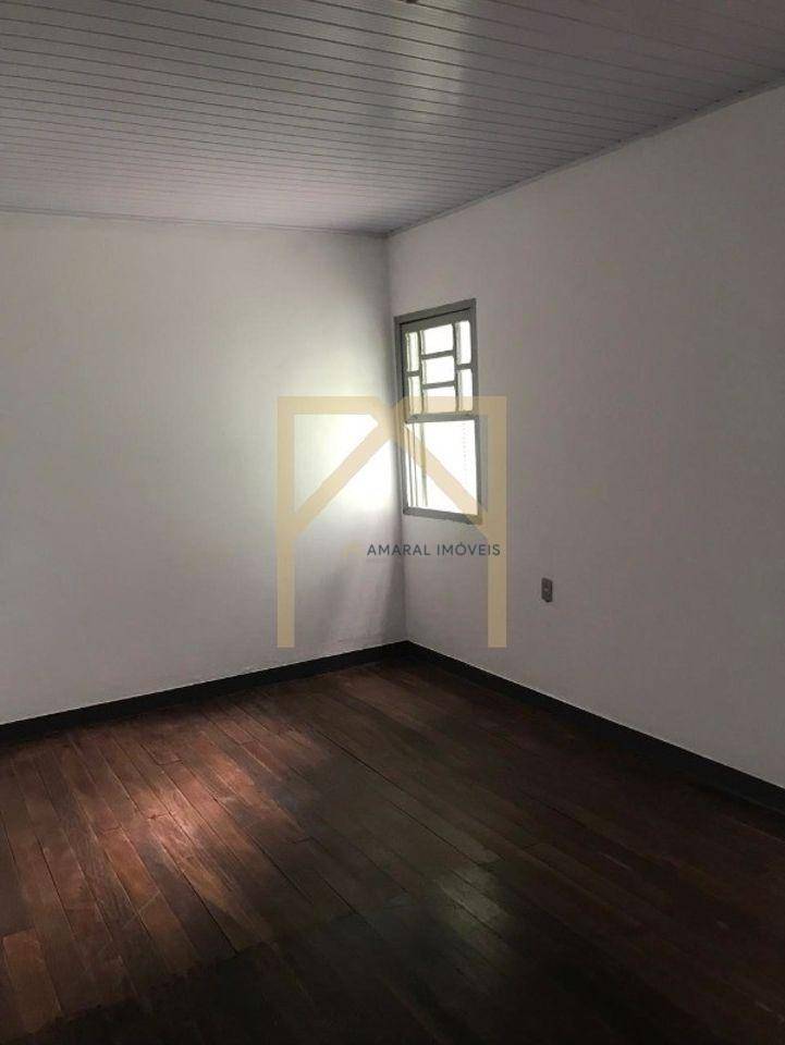 Casa à venda com 1 quarto, 49m² - Foto 2