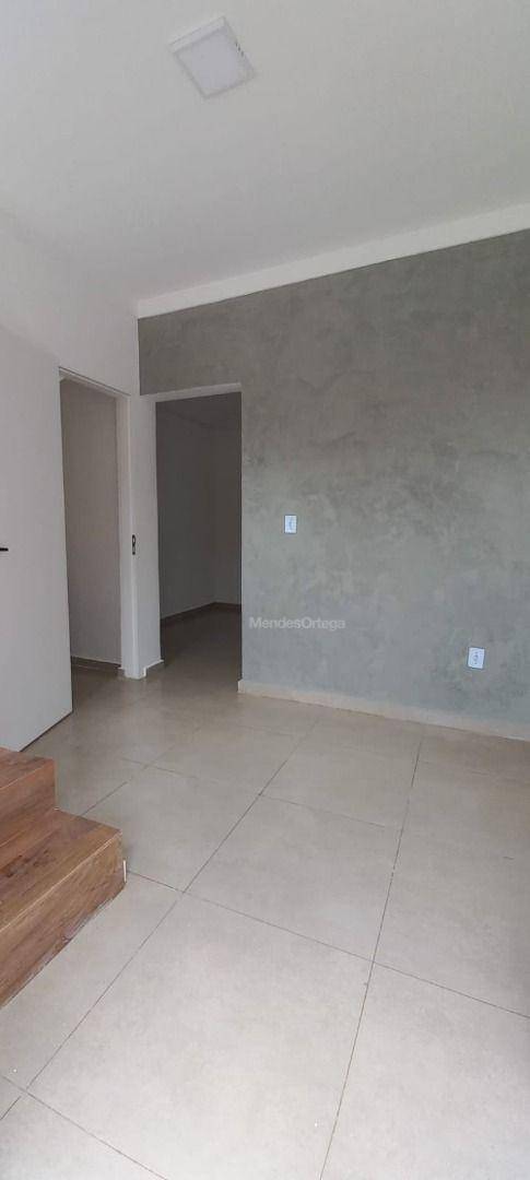 Casa à venda com 2 quartos, 52m² - Foto 3