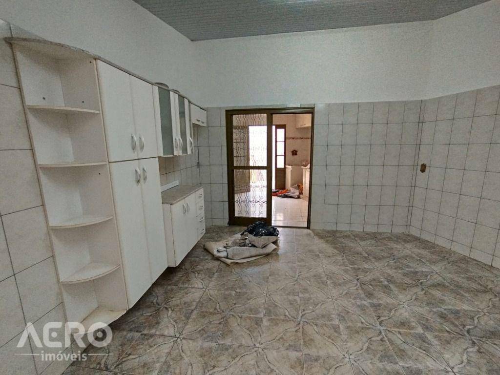 Casa para alugar com 2 quartos, 150m² - Foto 22