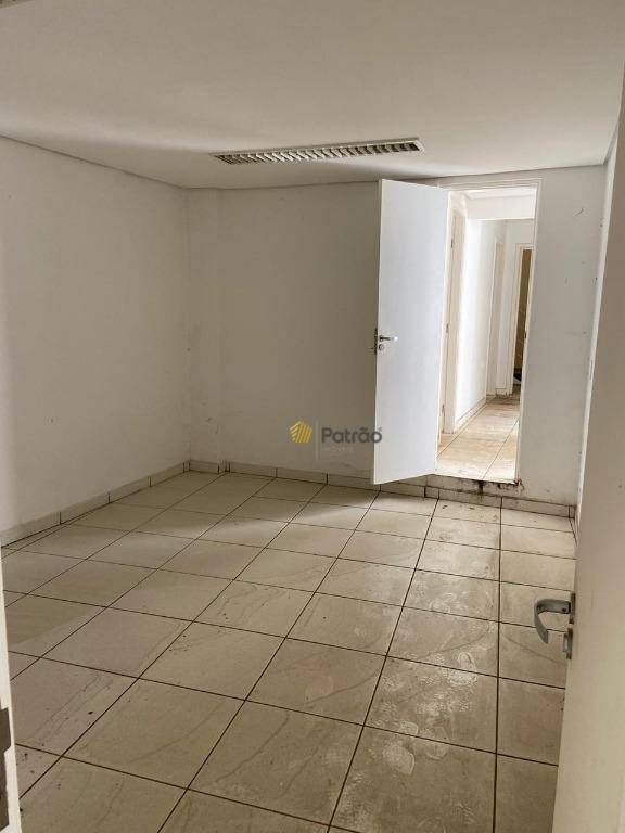 Casa para alugar com 12 quartos, 544m² - Foto 41