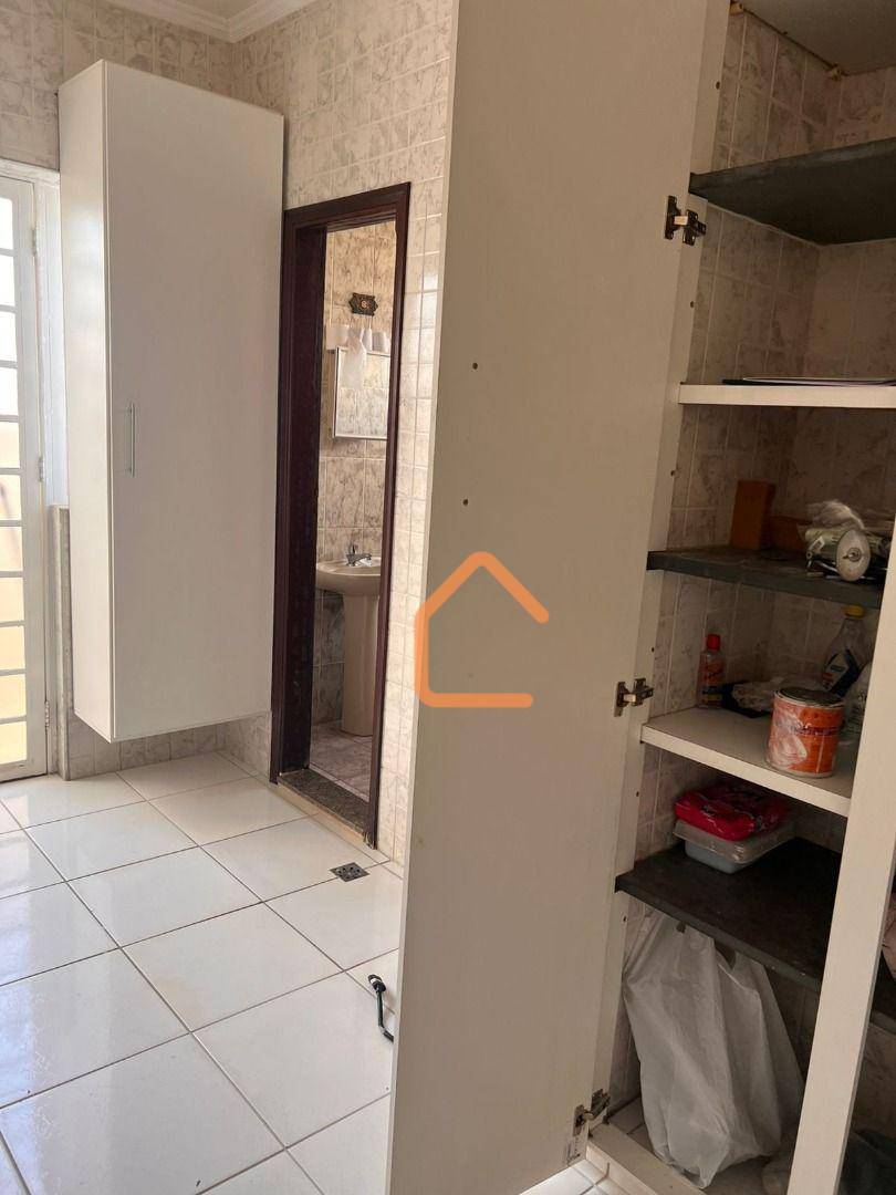 Casa à venda com 4 quartos, 352m² - Foto 14