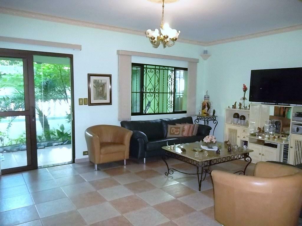 Casa à venda com 3 quartos, 392m² - Foto 1