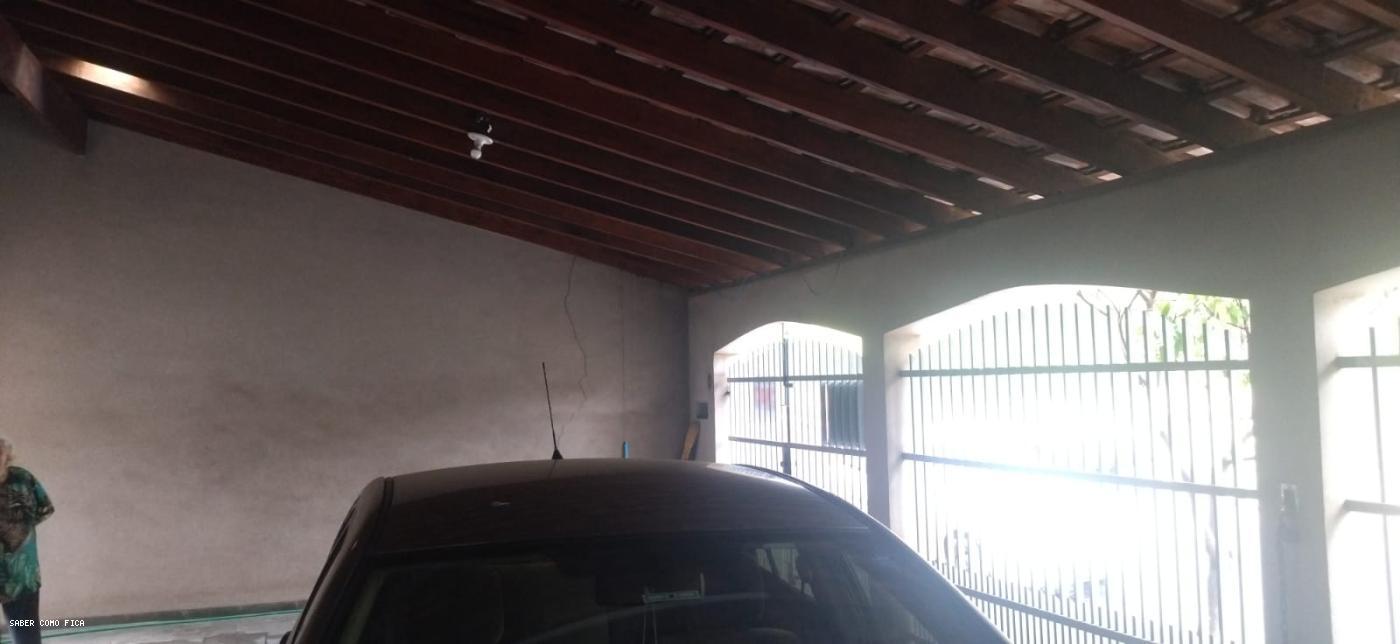 Casa à venda com 3 quartos, 250m² - Foto 1