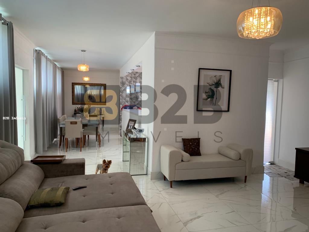 Casa à venda com 3 quartos, 400m² - Foto 4