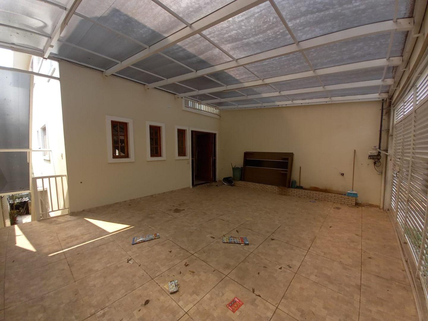 Sobrado à venda com 3 quartos, 200m² - Foto 1