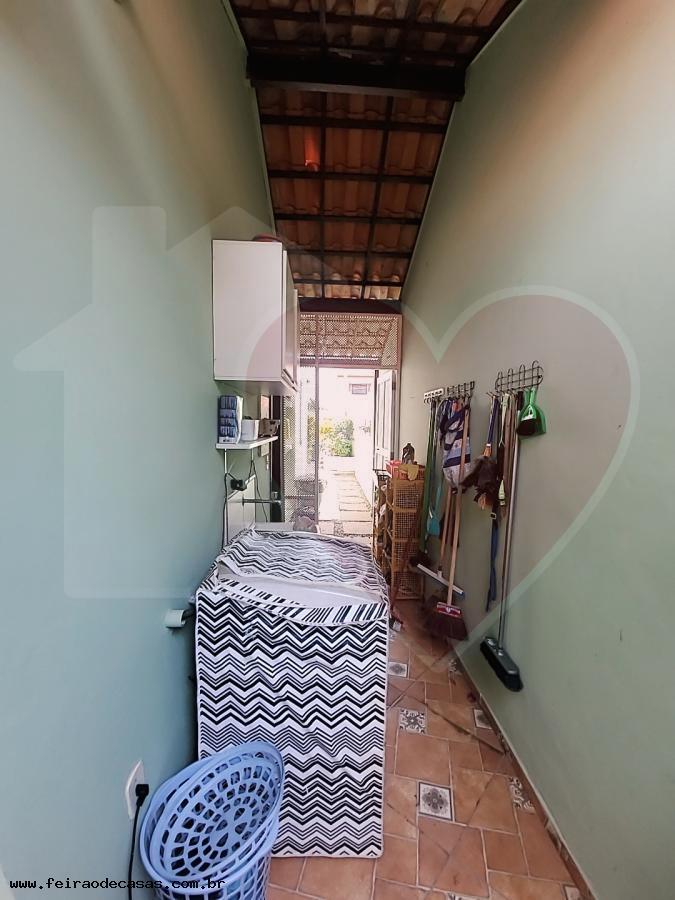 Casa à venda com 5 quartos, 240m² - Foto 19