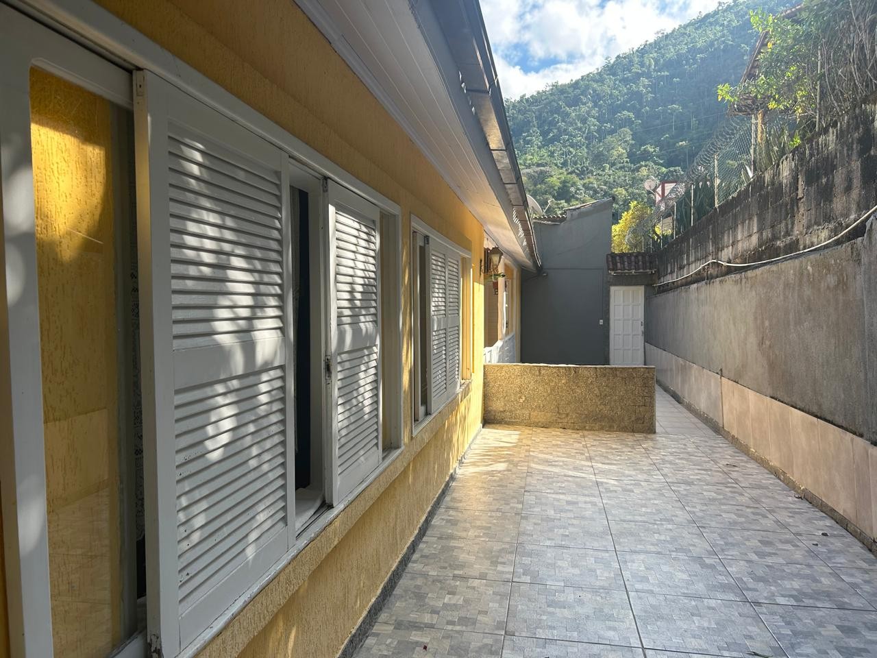 Casa à venda com 3 quartos, 83m² - Foto 2