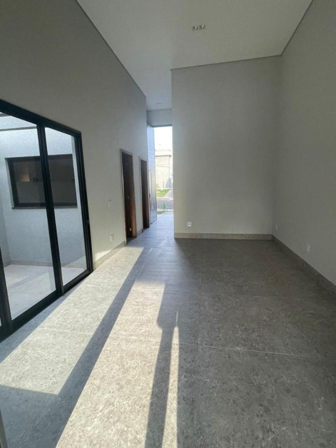 Casa à venda com 3 quartos, 211m² - Foto 3