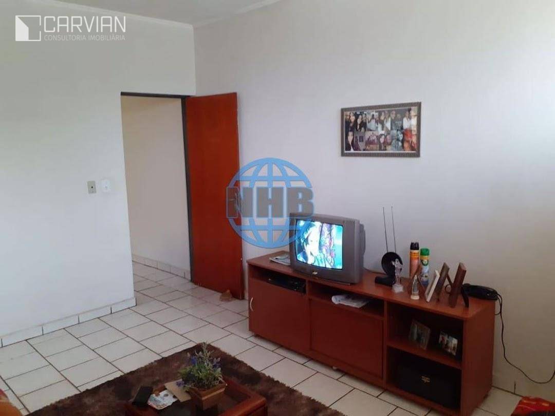 Casa à venda com 3 quartos, 189m² - Foto 1