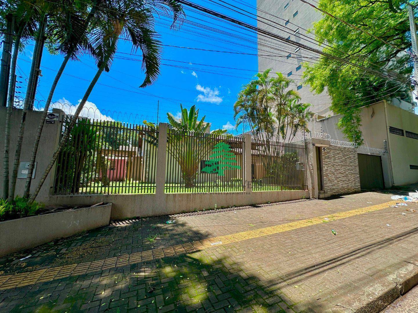 Casa para alugar com 3 quartos, 400m² - Foto 2