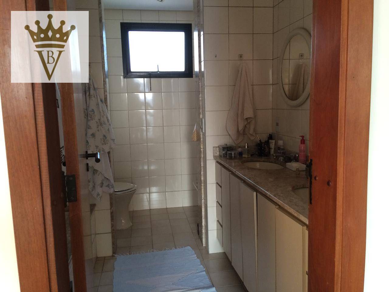 Apartamento à venda com 4 quartos, 216m² - Foto 13