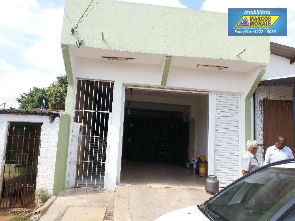 Casa à venda com 5 quartos, 200m² - Foto 1