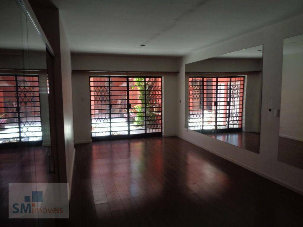 Sobrado à venda com 3 quartos, 250m² - Foto 1