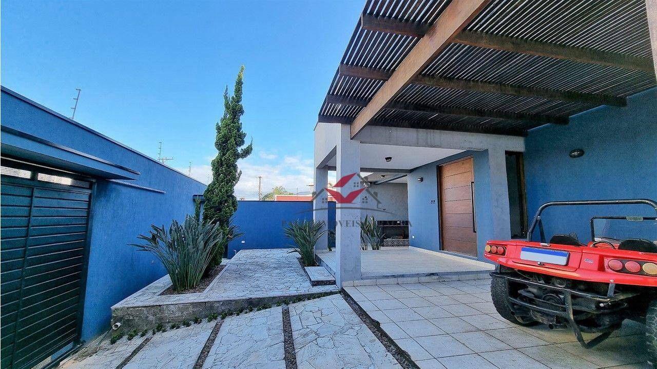 Casa à venda com 3 quartos, 240m² - Foto 2