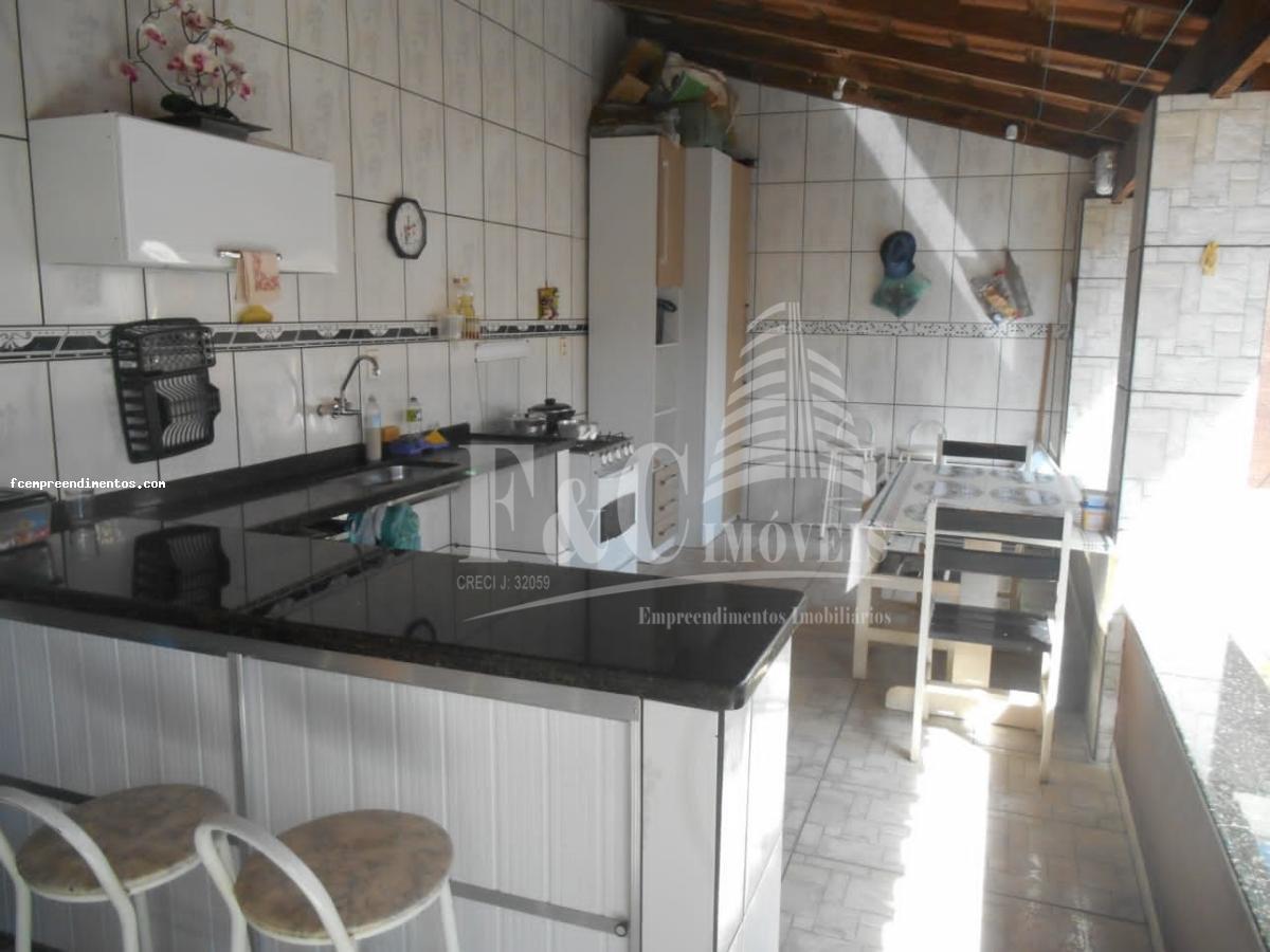 Casa à venda com 3 quartos, 200m² - Foto 1