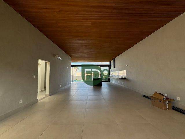 Casa de Condomínio para alugar com 3 quartos, 310m² - Foto 4