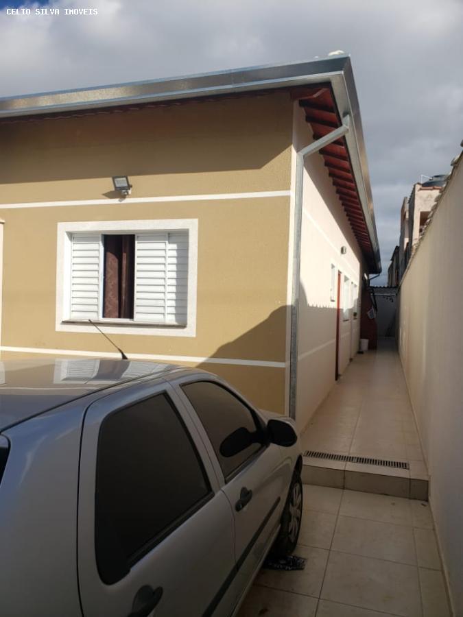 Casa à venda com 3 quartos, 135m² - Foto 1