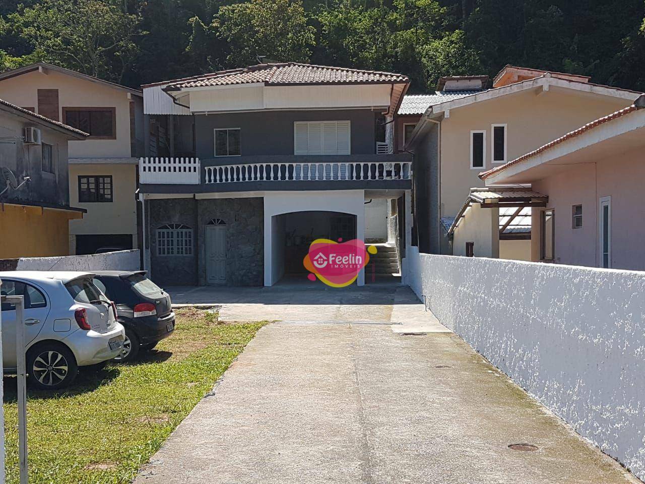 Casa à venda com 5 quartos, 200m² - Foto 1