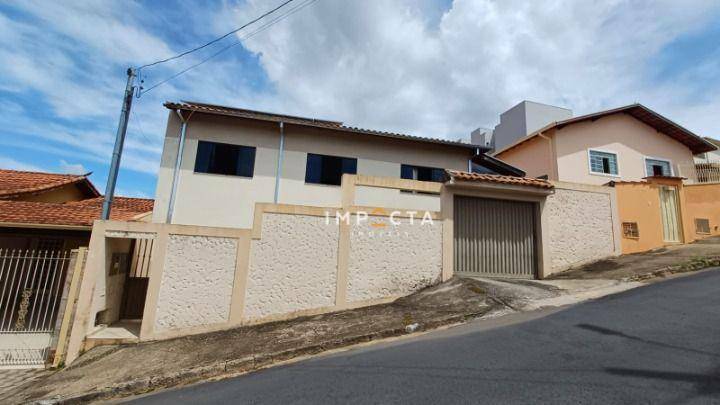 Sobrado à venda com 4 quartos, 265m² - Foto 1